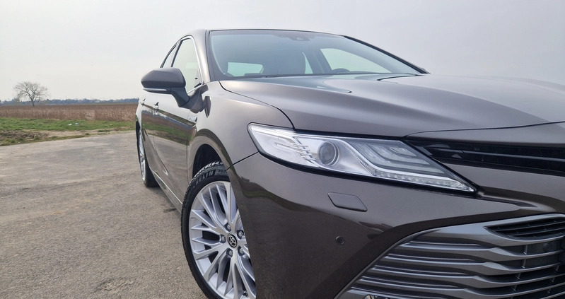 Toyota Camry cena 126000 przebieg: 64500, rok produkcji 2020 z Zdzieszowice małe 352